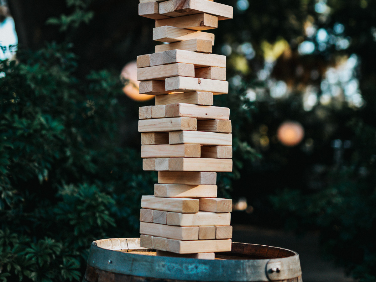 DIE 4 BAUSTEINE EINER ERFOLGREICHEN INBOUND-MARKETING-STRATEGIE UND DIE EINE FRAGE, DIE IHRE MARKETING-STRATEGIE BEANTWORTEN MUSS